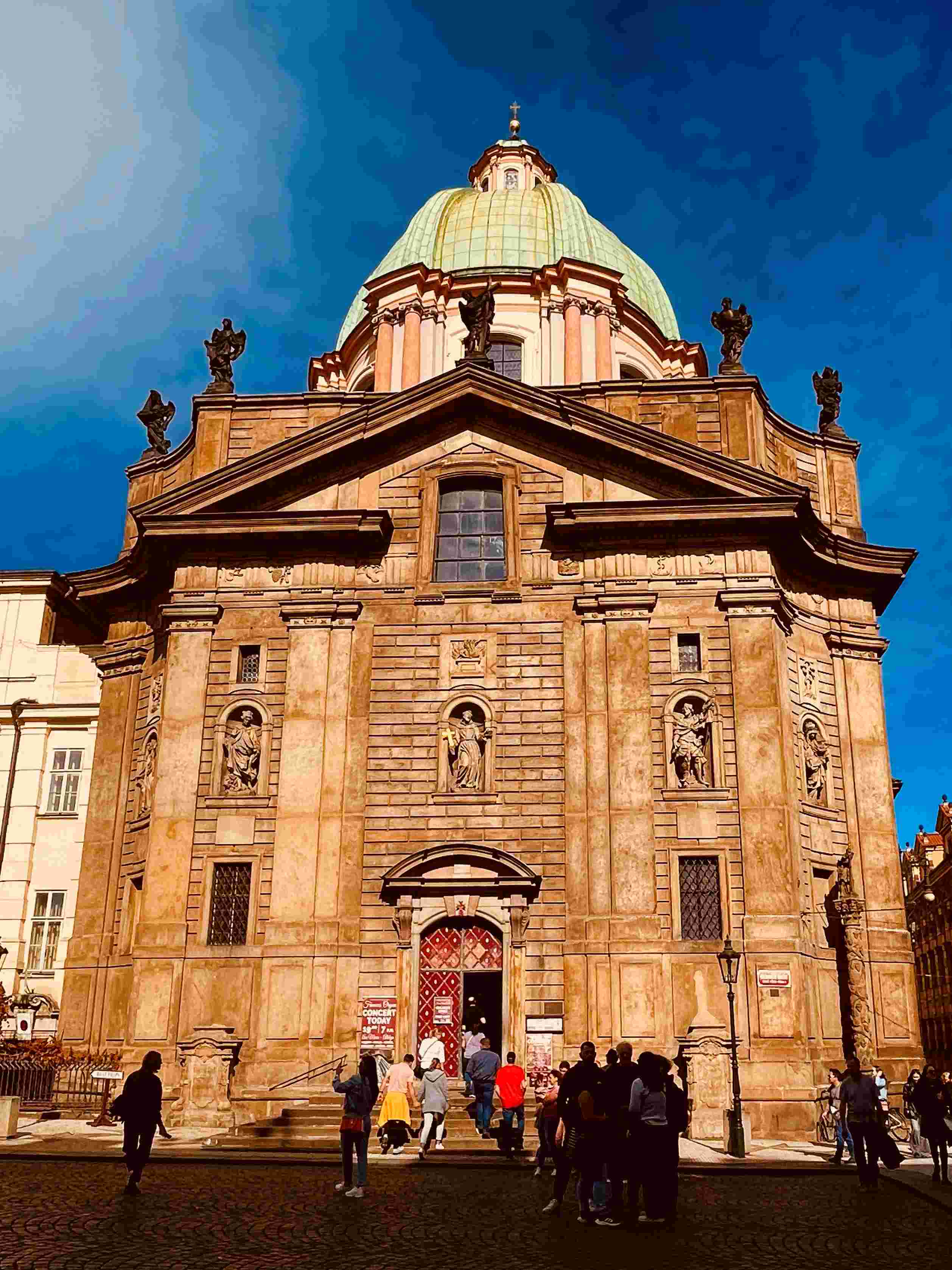 How Many Cays in Prague: Theatre